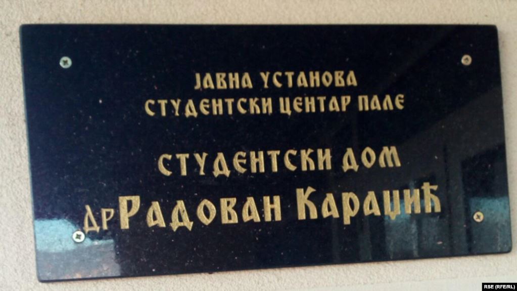 Uklonjena ploča s imenom Radovana Karadžića sa Studenskog centra Pale