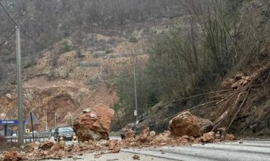 Obustava saobraćaja na dionici puta Mokro-Han Derventa-Pale zbog odrona stijene